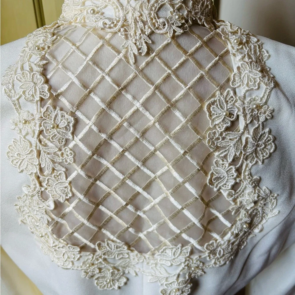 Vintage Cachet Sz 12 Warm White Blazer with Lace Detail, Lattice Back - Picture 5 of 14